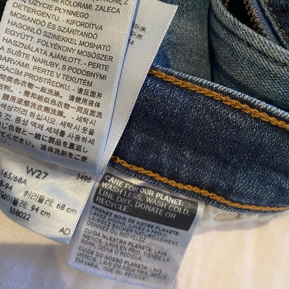 New Levi’s shorts - Picture 2 of 3